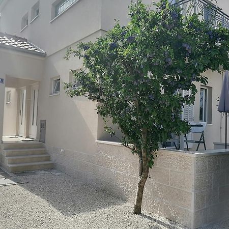 Apartmani Sruk Sukošan Exteriör bild