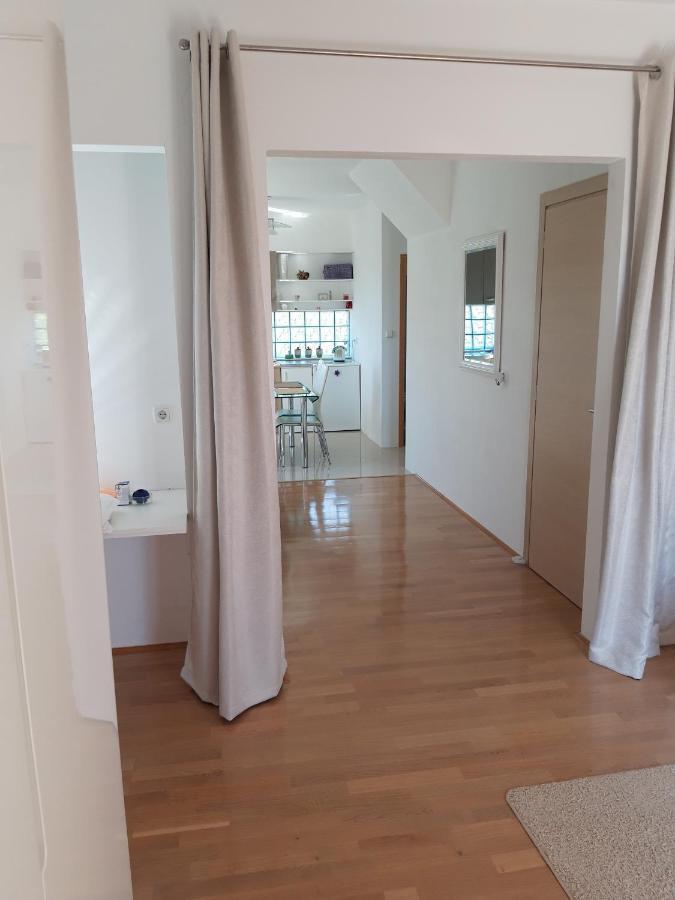 Apartmani Sruk Sukošan Exteriör bild