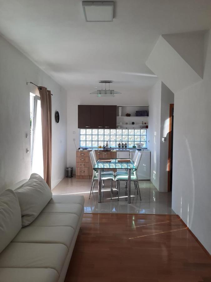 Apartmani Sruk Sukošan Exteriör bild